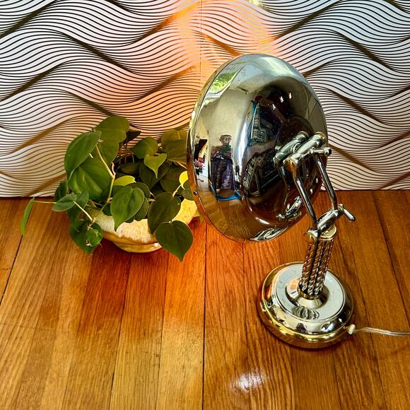 Vintage Cane & Reed Round Lighted Adjustable Make-Up Mirror with Twisted Stem - Picture 13 of 16